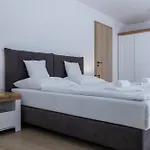 Apartment To-part Panzio *